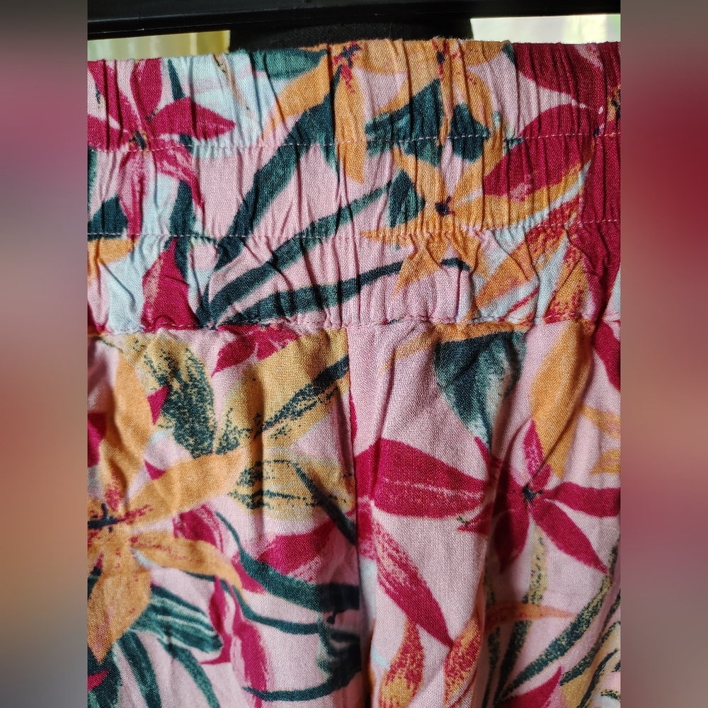 Jessica Simpson Tropical Print Capri Pants – Size 2X – Great Used Condition - Picture 4 of 10